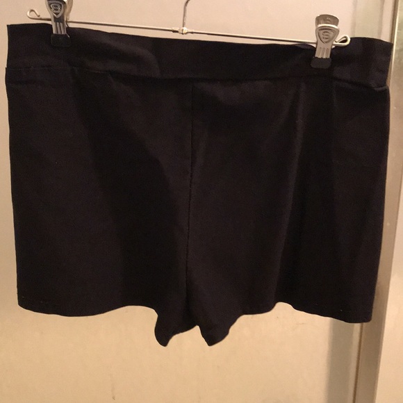 Valia Black stretchy shorts.Ladies XL. Great condition. - Picture 3 of 5